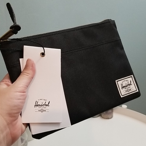 Herschel Supply Company Handbags - Herschel field pouch NWT